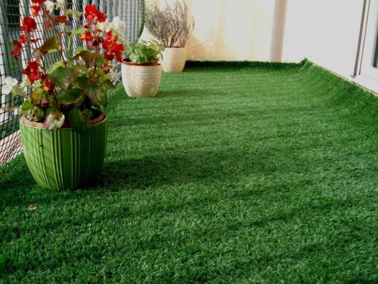 How to Keep Your Grass Carpet Looking Lush and Green on Your Balcony?